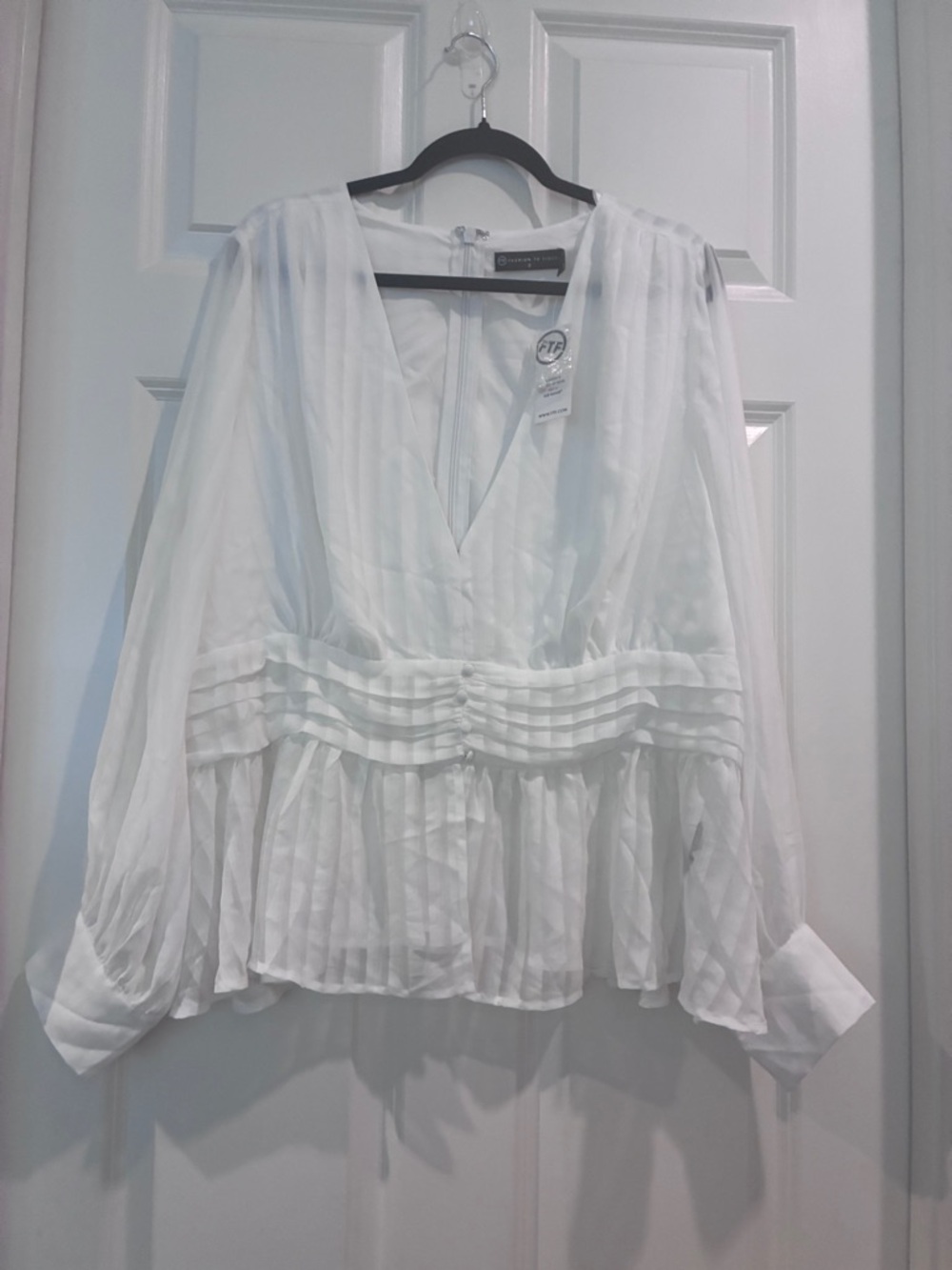 Fashion to Figure‎ White Pleated V-Neck Peplum Blouse